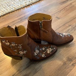 Ankle bootie